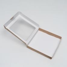 Коробка крафт с окошком 21*21*3см арт.7904619