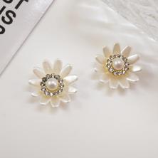 Кабошон "Ромашка" 20мм со стразами и жемчугом арт.ИВ-509 молочный/золотой