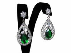 Серьги с цирконами арт.ФУ-6291 серебро/зеленый