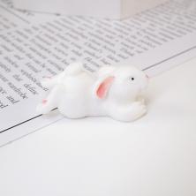 Миниатюра животных Зайка 34*18мм арт.ИВ-862 белый (пластик)