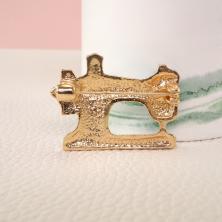 Брошь "Швейная машинка" 34*25мм арт.ИВ-648 бирюз/золото