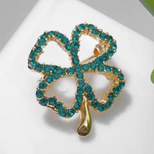 Брошь "Клевер" 30*27мм арт.7847208 золото/изумрудный