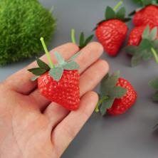 Клубника 3,5*3см арт.102302 красный
