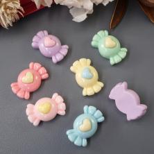 Декор "Конфетка с сердечком" пластик 15*9мм арт.ИВ-653 микс