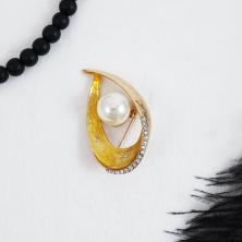 Брошь со стразами и жемчугом 42*25мм арт.24972 золото