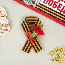 Брошь из георгиевской ленты с гвоздикой 7*10см арт.АТ-0008