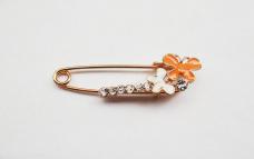 Булавка со стразами арт.603 золото/белый/оранжевый